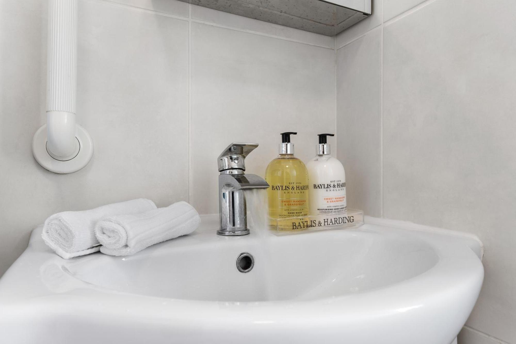 Clapham Serenity Garden Retreat With Free Parking London Exteriör bild